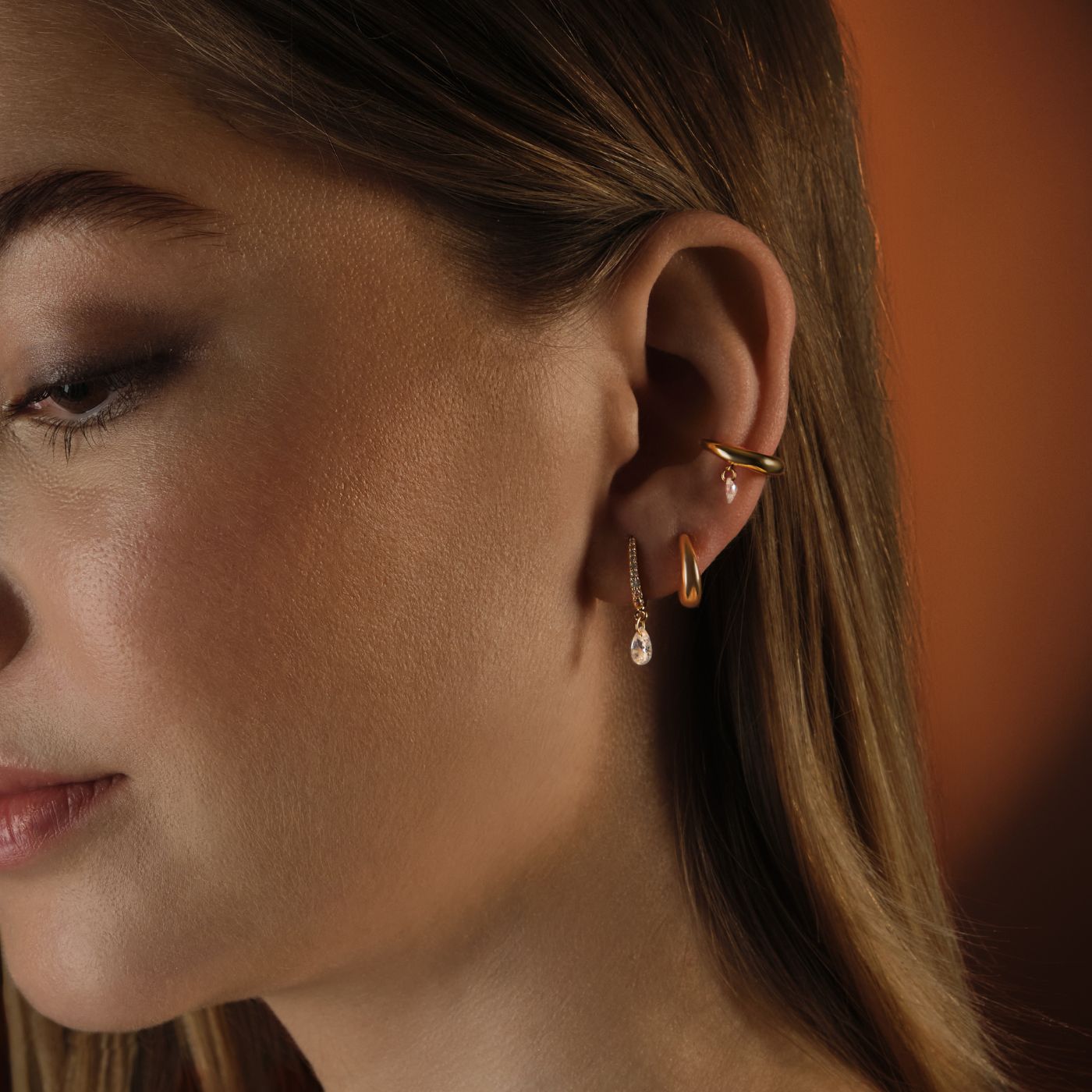 Mix and match bijoux, composition deux trous aux oreilles, boucle d'oreille or, ear cuff or