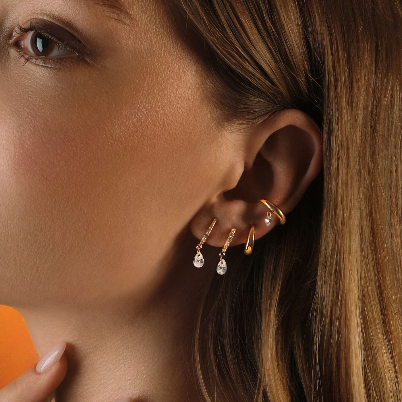 boucle d'oreille dorée, anneau