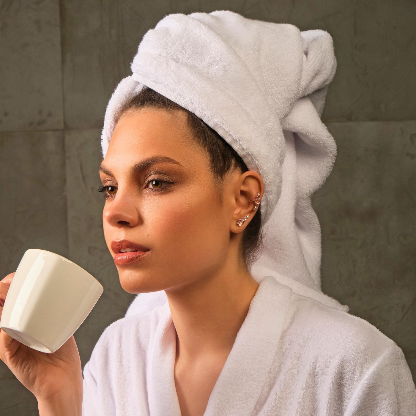 Boucle d'oreille grimpante or rose. Boucle d'oreilles fleur et ear cuff fleur or rose