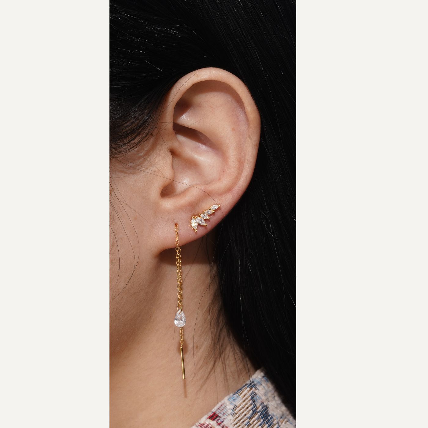 chaine d'oreille dorée chaine d'oreille dorée. Boucle d'oreille chaine. Les Joyaux d'Auré. Bijoux de créateur