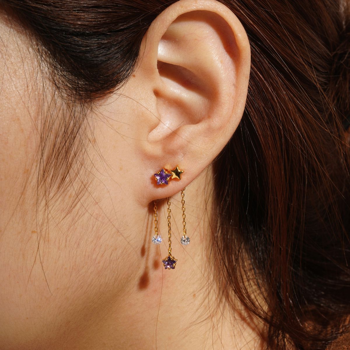 puce d'oreille or. Boucles d'oreilles or et pierres étoiles amethyste. Les joyaux d'aure