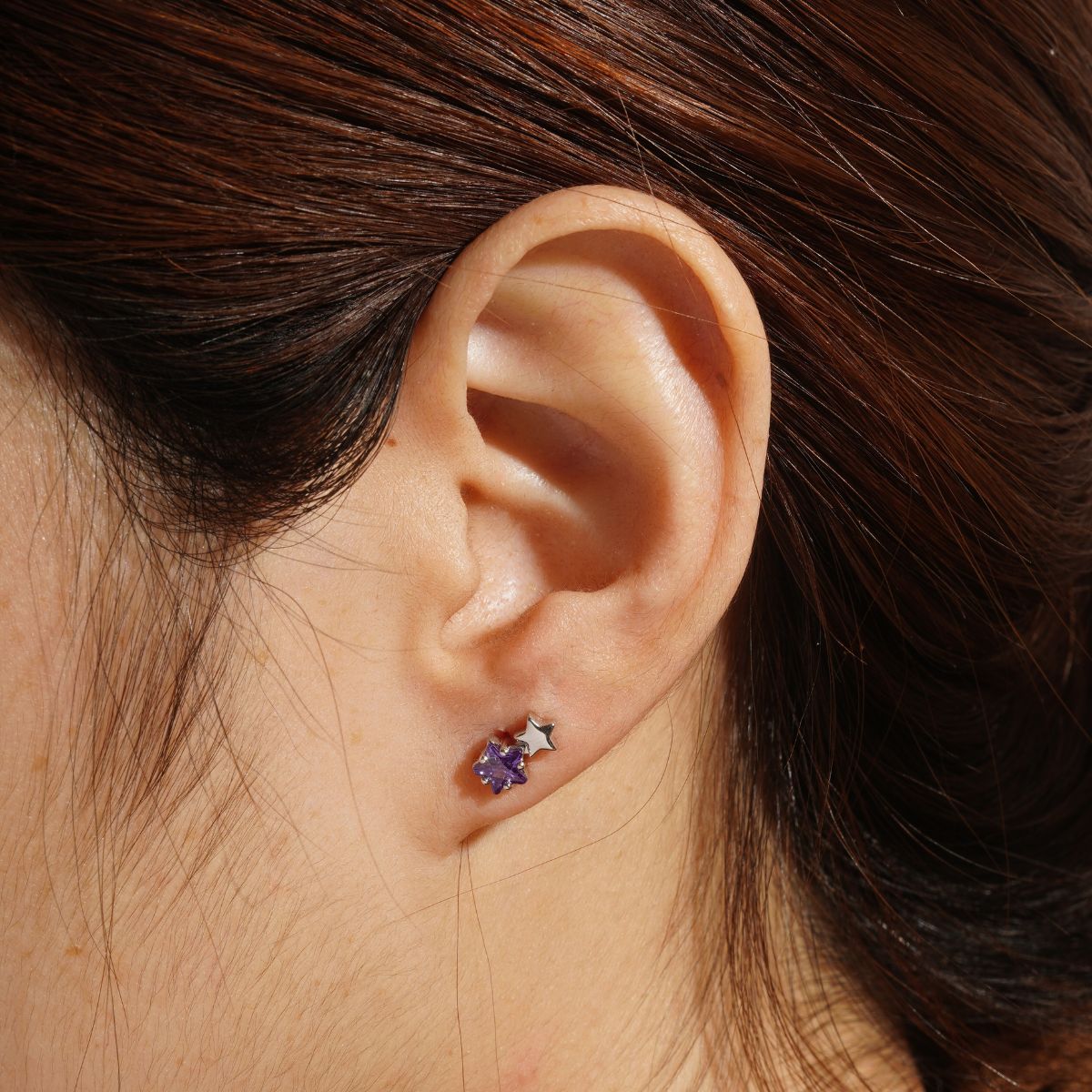 boucles d'oreilles argent. Puce d'oreille argent et pierre violette