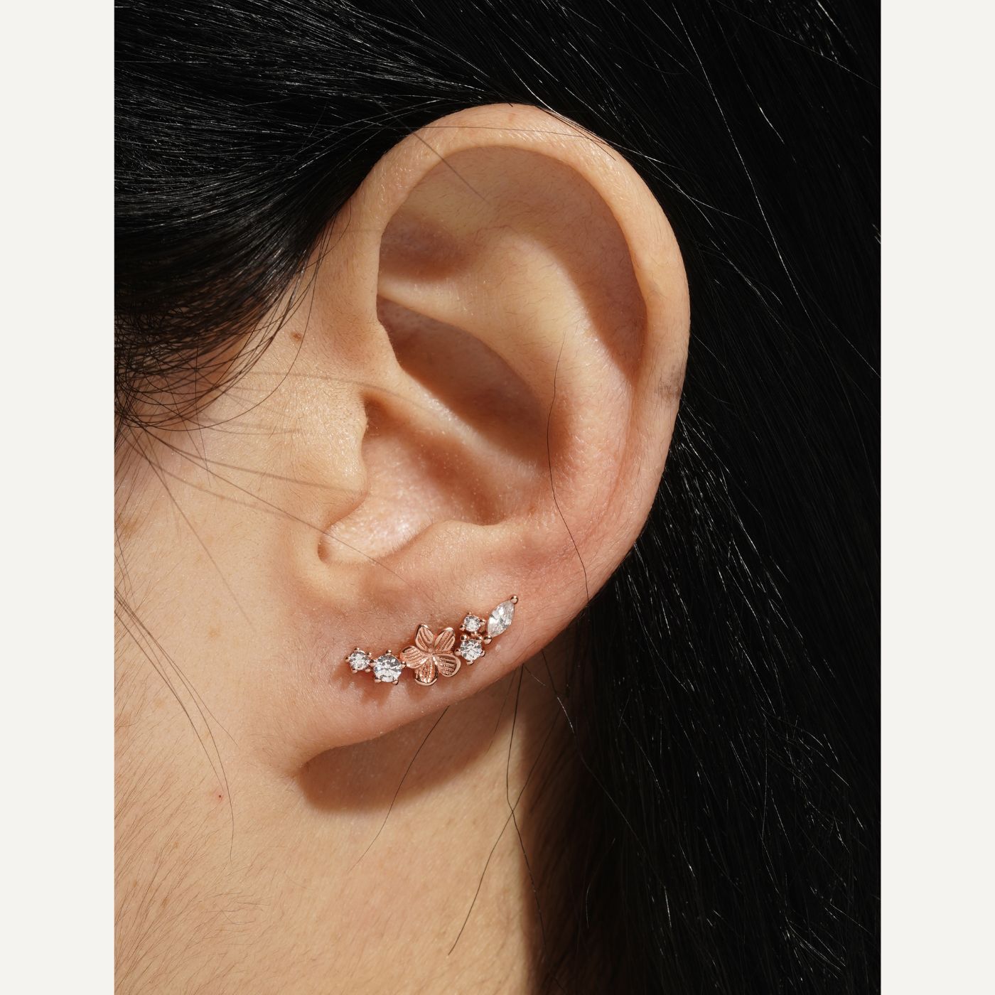Boucle d'oreille grimpante rose gold. Boucle d'oreille qui remonte le long du lobe et ear cuff conch or rose
