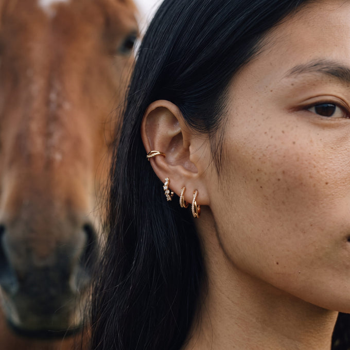Boucle d'oreille Petite Source portée, Les Joyaux d'Auré