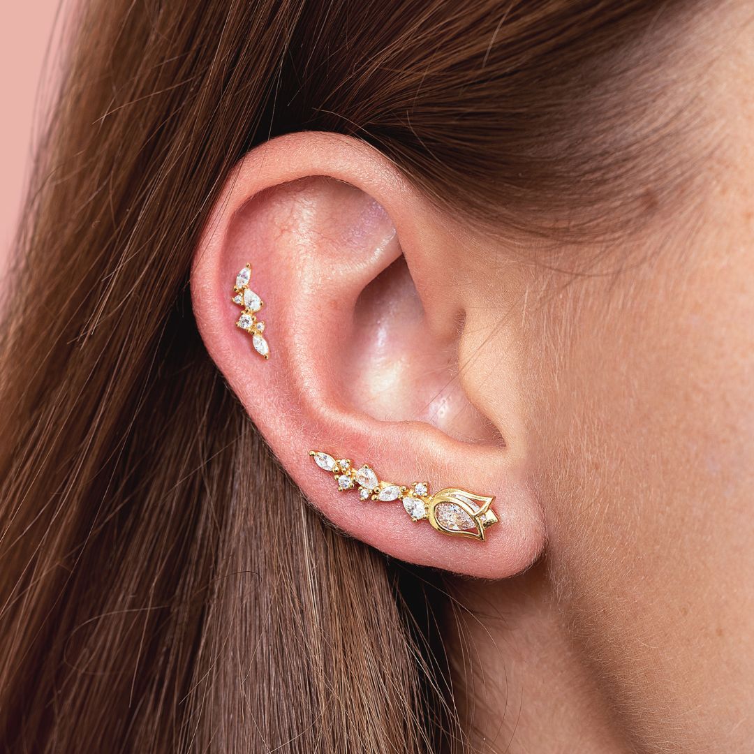 Piercings d'oreilles or jaune. Piercing dorés de qualité pour oreilles sensibles. Compositions de bijoux d'oreilles pour femme. Les Joyaux d'Auré