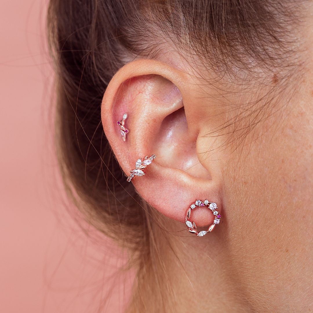 Earcuff or rose pour femme avec pierres et épis de blé. Bague d'oreille tendance, faux piercing stylé