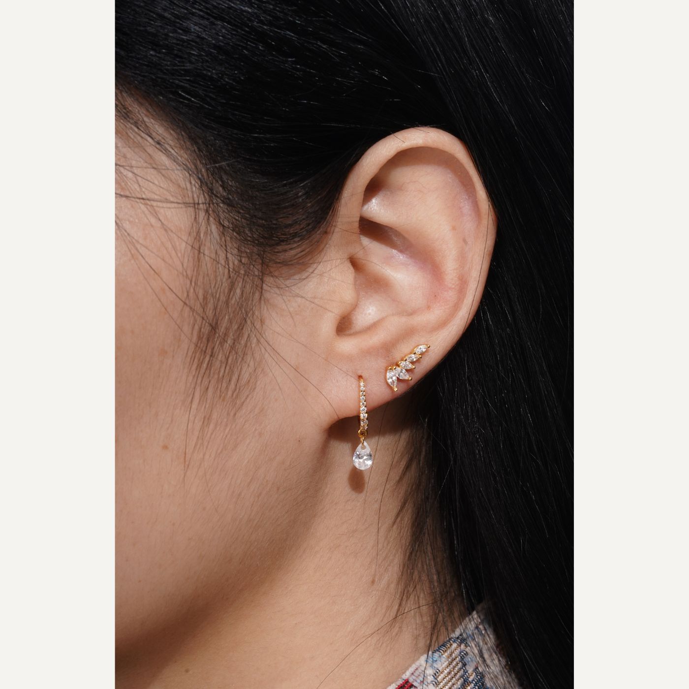 boucles d'oreilles dorées, mini créole avec pierre, boucle d'oreille grimpante
