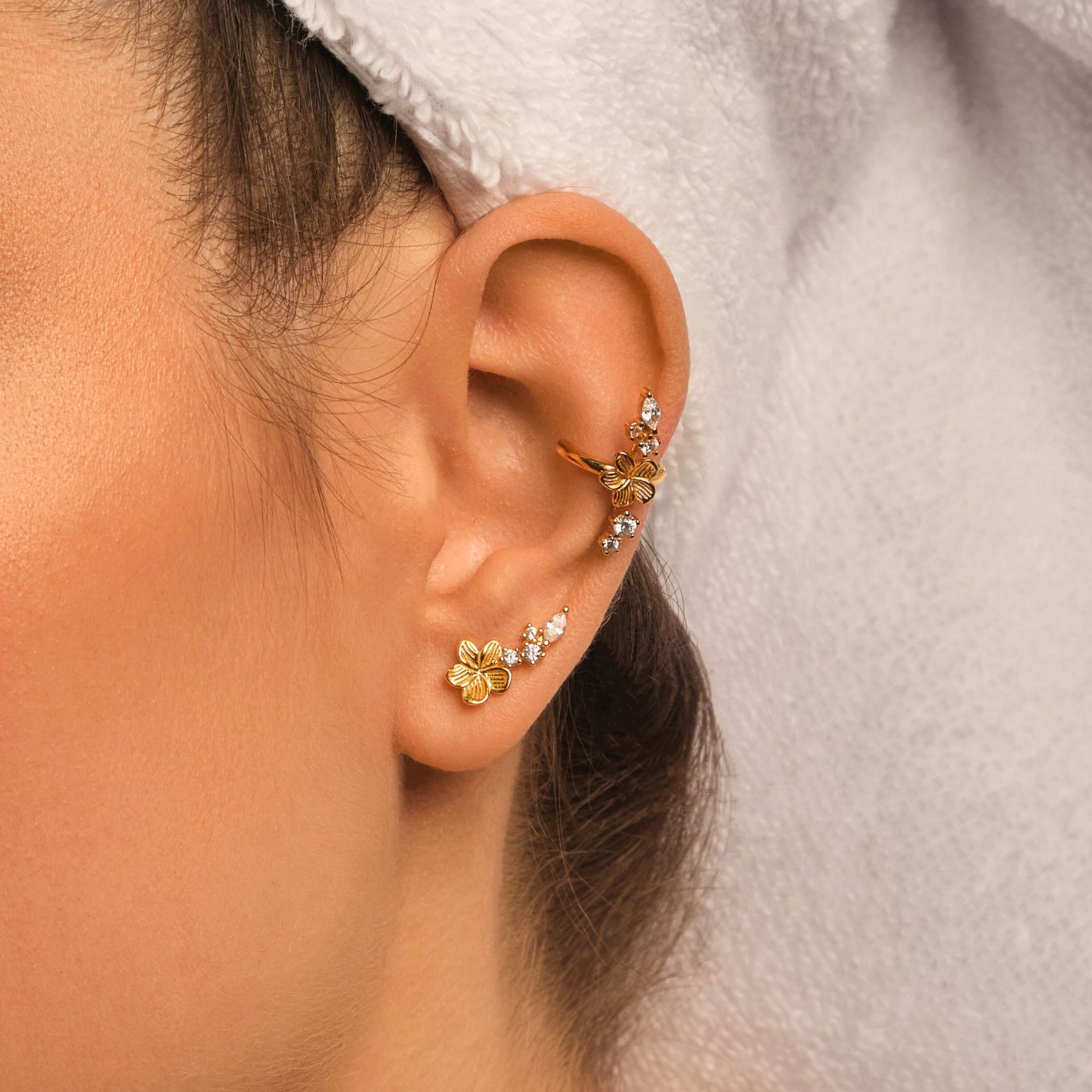 boucle d'oreille grimpante, boucle d'oreille fleur, fleur dorée oreille, ear cuff conch, faux piercing