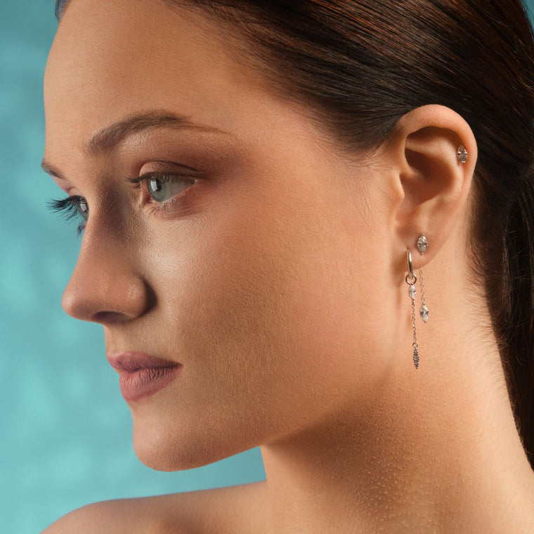 Piercing Ella - vita stenar