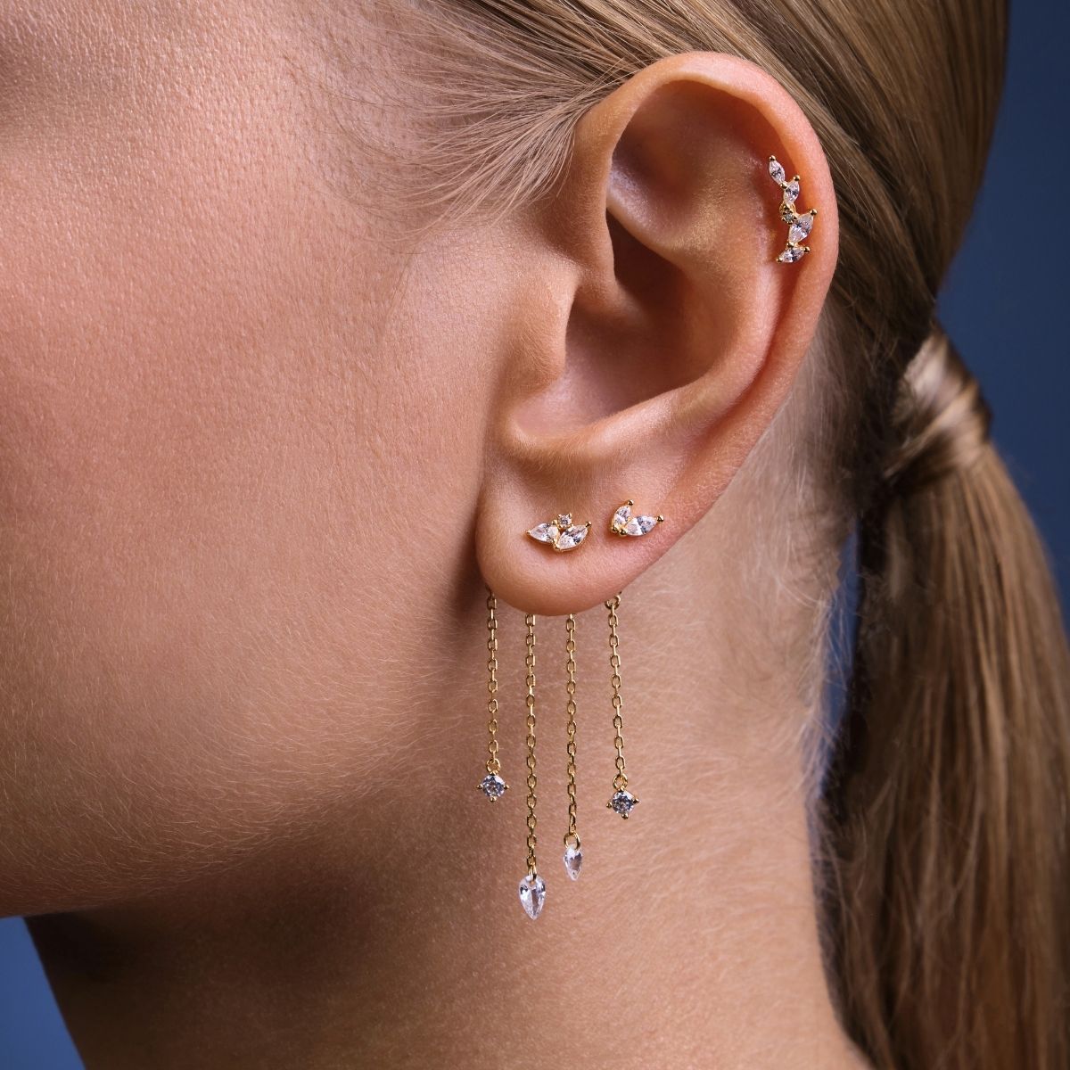 Piercing d’oreille Justine, zircon blanc, design minimaliste, or jaune, bijou hélix raffiné, mode.