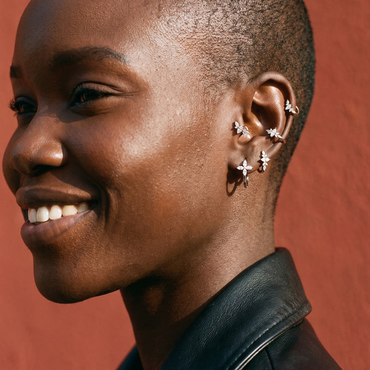 Boucle d'oreille Nero en argent portée, Les Joyaux d'Auré