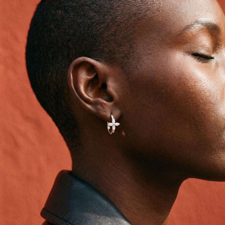 Boucle d'oreille Nero en argent portée, Les Joyaux d'Auré