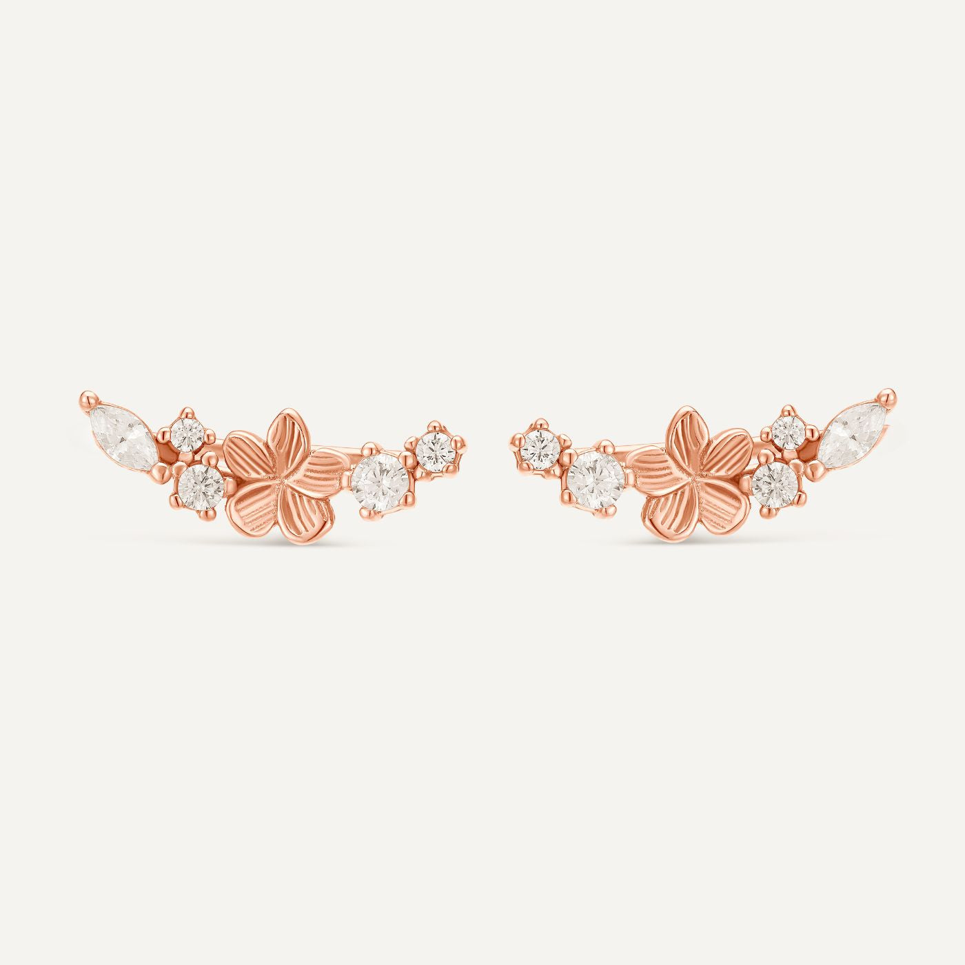 Boucle d'oreille grimpante rose gold. Boucle d'oreille qui remonte le long du lobe et ear cuff conch or rose