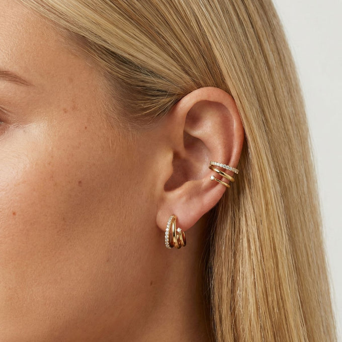 Détail boucle d’oreille Clarisse triple créole avec zircons blancs scintillants