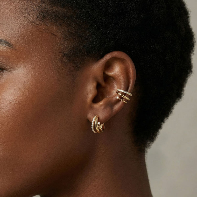 Boucle d’oreille Clarisse créole triple anneau avec ligne de zircons blancs plaqué or