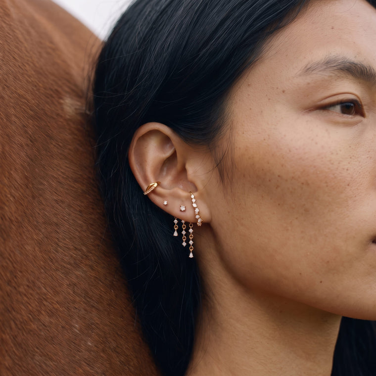 Boucle d'oreille Brise en or rose portée, Les Joyaux d'Auré