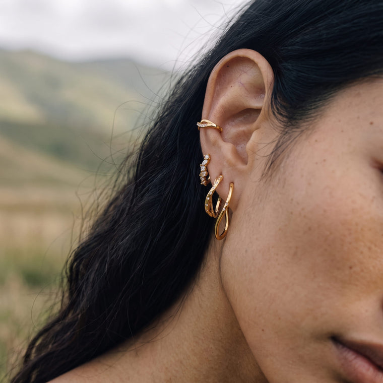 Boucle d'oreille Brume portée, Les Joyaux d'Auré