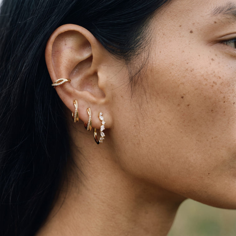 Boucle d'oreille Petite Source portée, Les Joyaux d'Auré