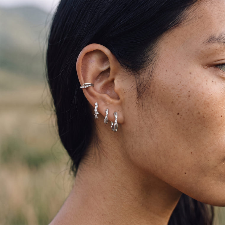 Boucle d'oreille Petite Source portée, Les Joyaux d'Auré