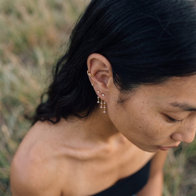 Ear cuff Ecume porté, Les Joyaux d'Auré