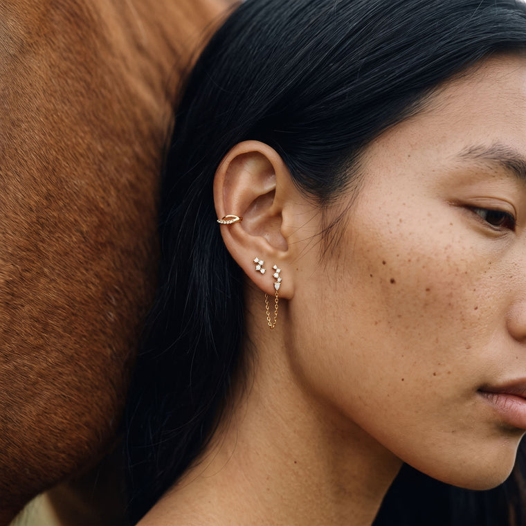 Ear cuff Ecume porté, Les Joyaux d'Auré