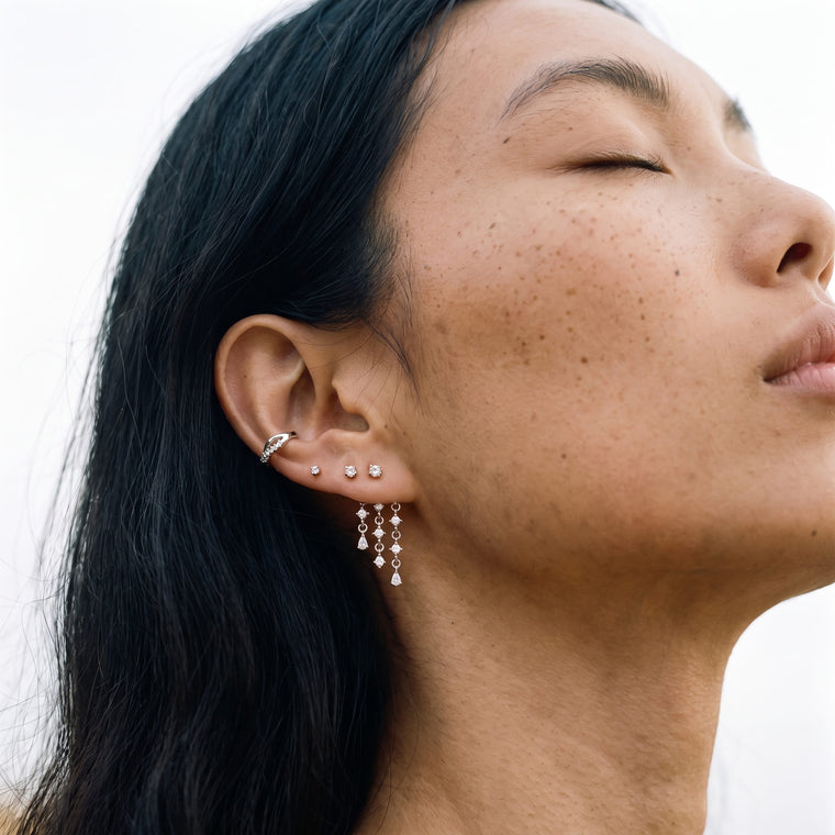 Ear cuff Ecume porté, Les Joyaux d'Auré