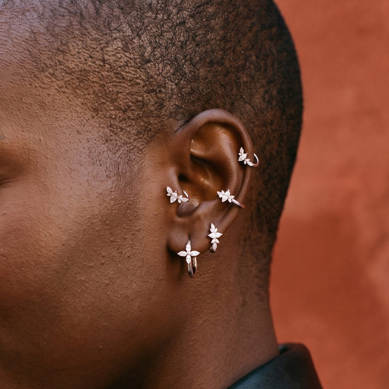 Anneau Lotus en argent porté, Les Joyaux d'Auré