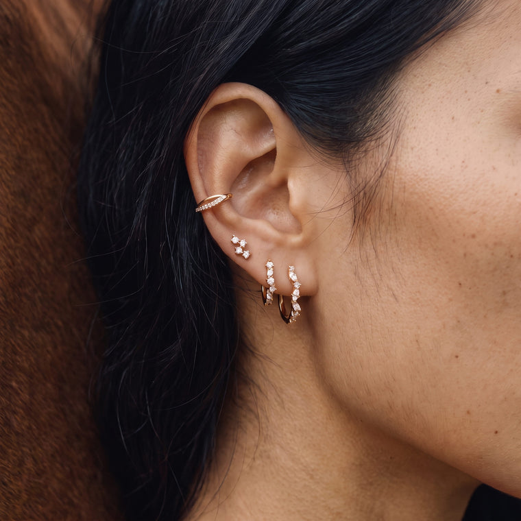 Boucle d'oreille Ondine en or rose portée, Les Joyaux d'Auré