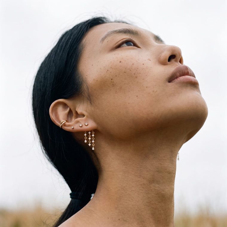 Boucle d'oreille Pollen portée, Les Joyaux d'Auré