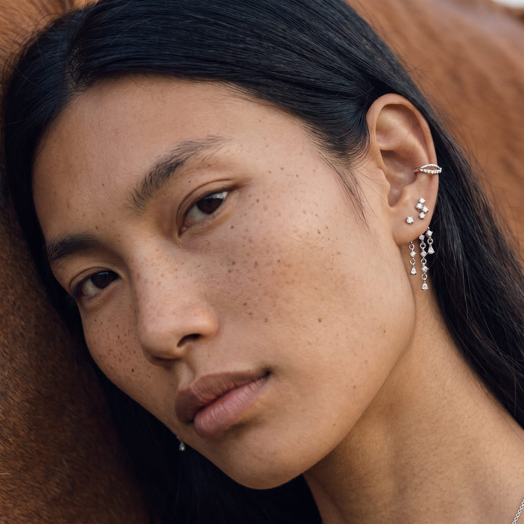 Boucle d'oreille Pollen en argent portée, Les Joyaux d'Auré