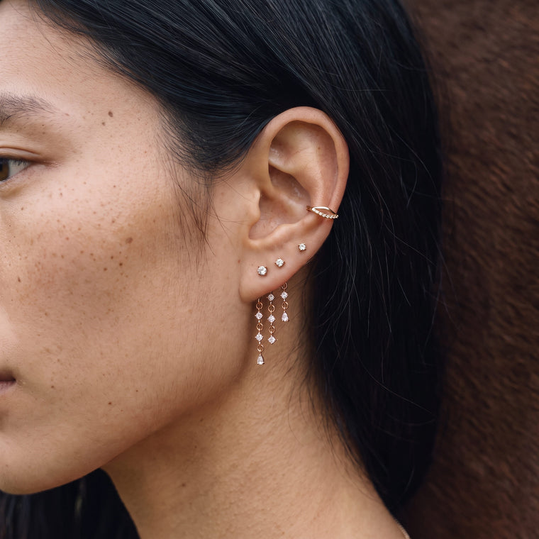 Boucle d'oreille Pollen en or rose portée, Les Joyaux d'Auré