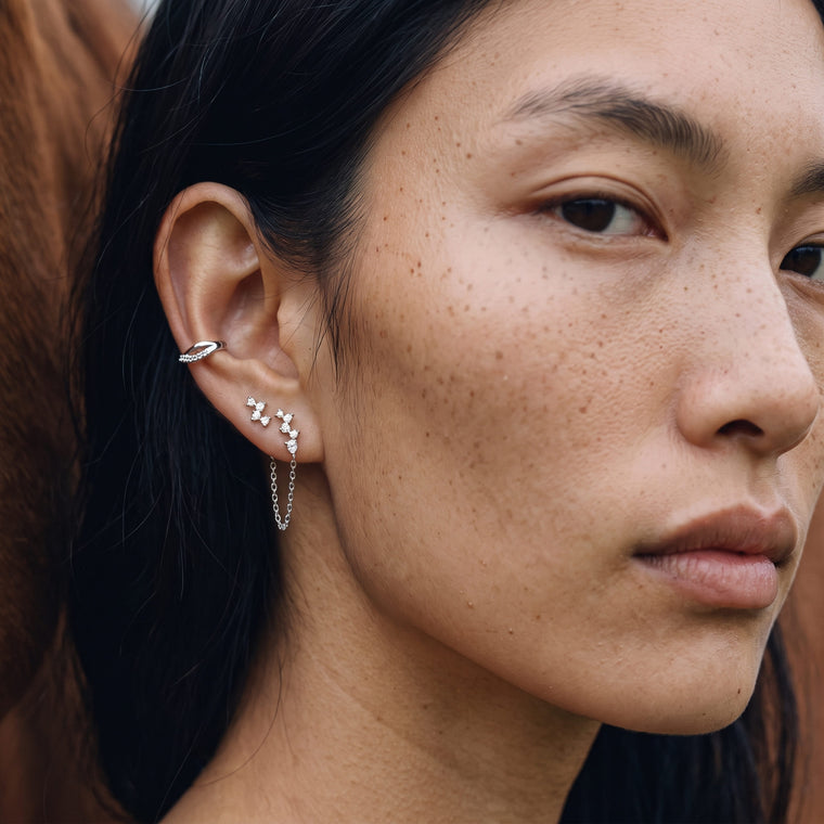Boucle d'oreille Socle en argent portée, Les Joyaux d'Auré