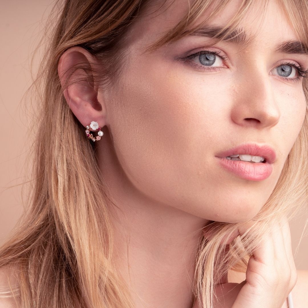 Boucle d'oreille fleur. Boucle d oreille nacre. boucle d oreille design
