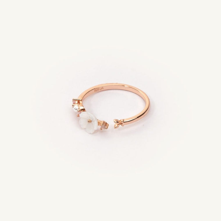 Bague fleur ajustable pour femme en argent 925 et dorée à l'or fin 18K. Les Joyaux d'Auré. Bague or rose ajustable