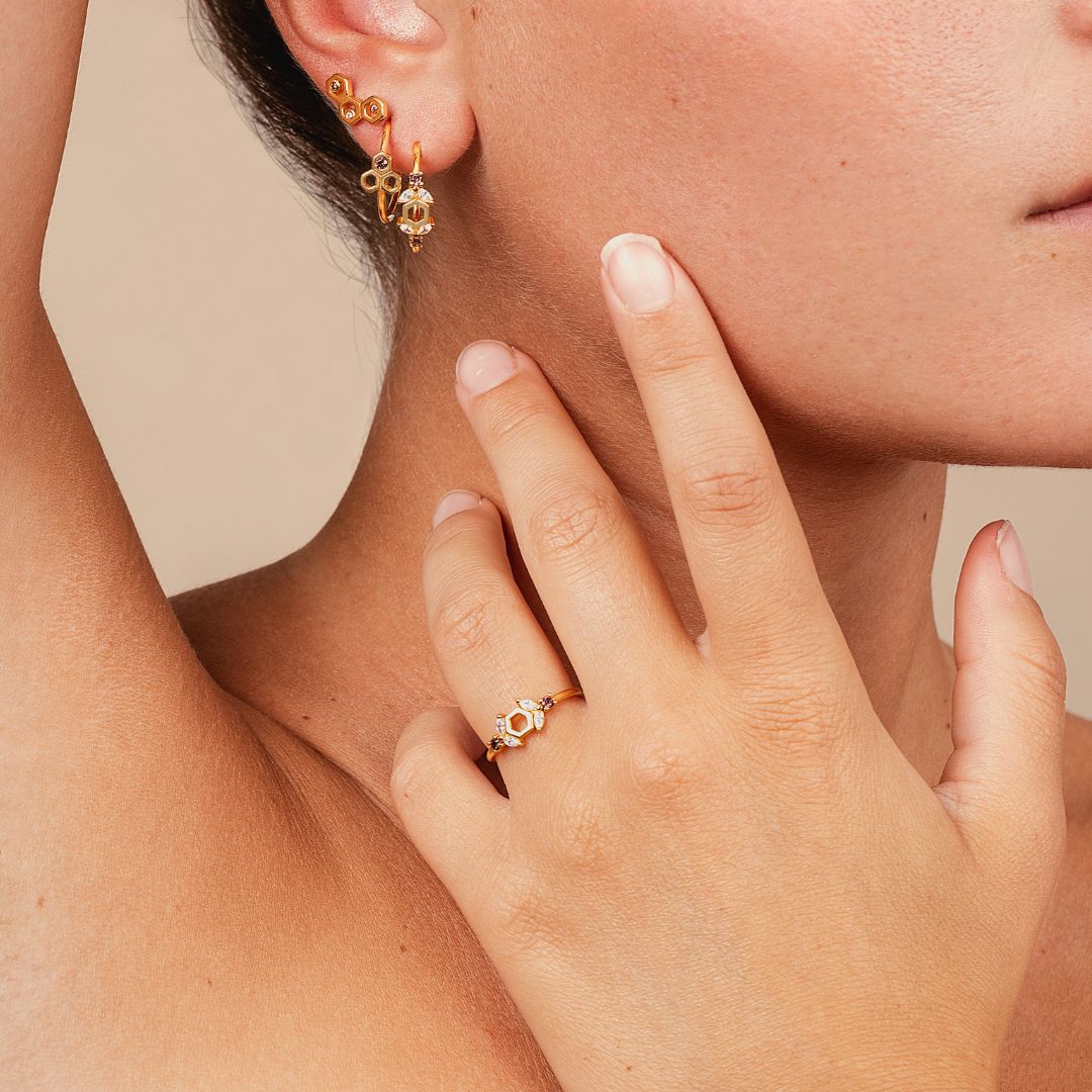 Bague dorée originale pour femme. Bague ajustable alvéole Les Joyaux d'Auré. Bague Ajustable. Bague sans taille